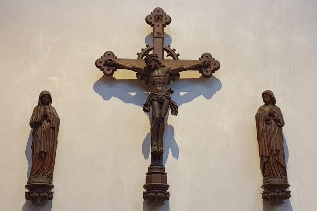 Dreikönigskirche - Kreuz